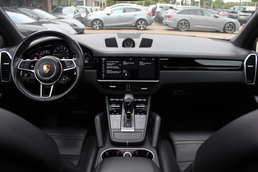 Porsche Cayenne 3.0 E-Hybrid / Panoramadak / 360Camera / Achterasbesturing / Luchtvering / Softclose / Sportchrono / 21'' / Keyless / Stoelventilatie+Verwarming / Bose / DAB / Cruise Control