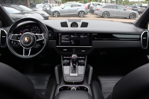 Porsche Cayenne 3.0 E-Hybrid / Panoramadak / 360Camera / Achterasbesturing / Luchtvering / Softclose / Sportchrono / 21'' / Keyless / Stoelventilatie+Verwarming / Bose / DAB / Cruise Control