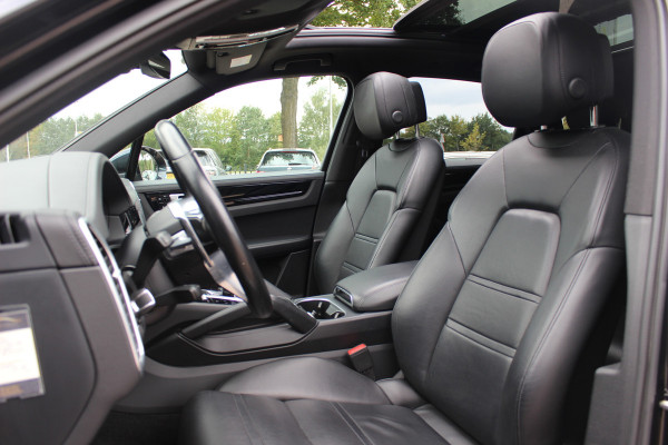 Porsche Cayenne 3.0 E-Hybrid / Panoramadak / 360Camera / Achterasbesturing / Luchtvering / Softclose / Sportchrono / 21'' / Keyless / Stoelventilatie+Verwarming / Bose / DAB / Cruise Control