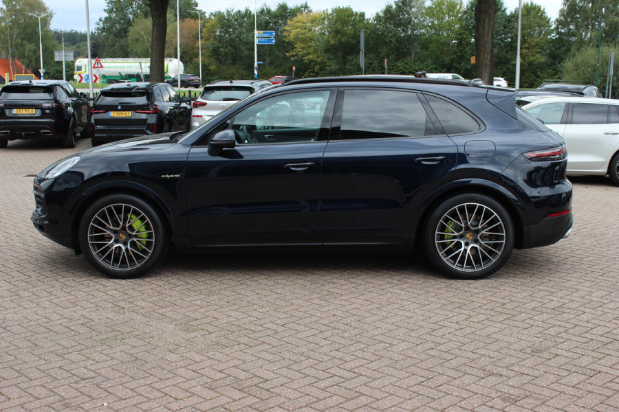 Porsche Cayenne 3.0 E-Hybrid / Panoramadak / 360Camera / Achterasbesturing / Luchtvering / Softclose / Sportchrono / 21'' / Keyless / Stoelventilatie+Verwarming / Bose / DAB / Cruise Control