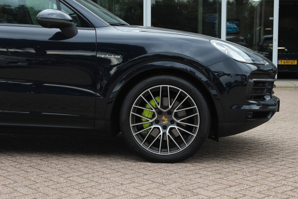 Porsche Cayenne 3.0 E-Hybrid / Panoramadak / 360Camera / Achterasbesturing / Luchtvering / Softclose / Sportchrono / 21'' / Keyless / Stoelventilatie+Verwarming / Bose / DAB / Cruise Control