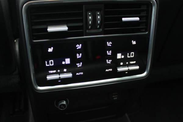 Porsche Cayenne 3.0 E-Hybrid / Panoramadak / 360Camera / Achterasbesturing / Luchtvering / Softclose / Sportchrono / 21'' / Keyless / Stoelventilatie+Verwarming / Bose / DAB / Cruise Control