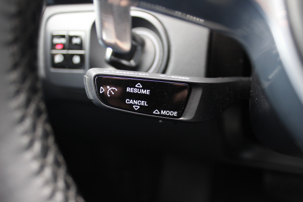 Porsche Cayenne 3.0 E-Hybrid / Panoramadak / 360Camera / Achterasbesturing / Luchtvering / Softclose / Sportchrono / 21'' / Keyless / Stoelventilatie+Verwarming / Bose / DAB / Cruise Control