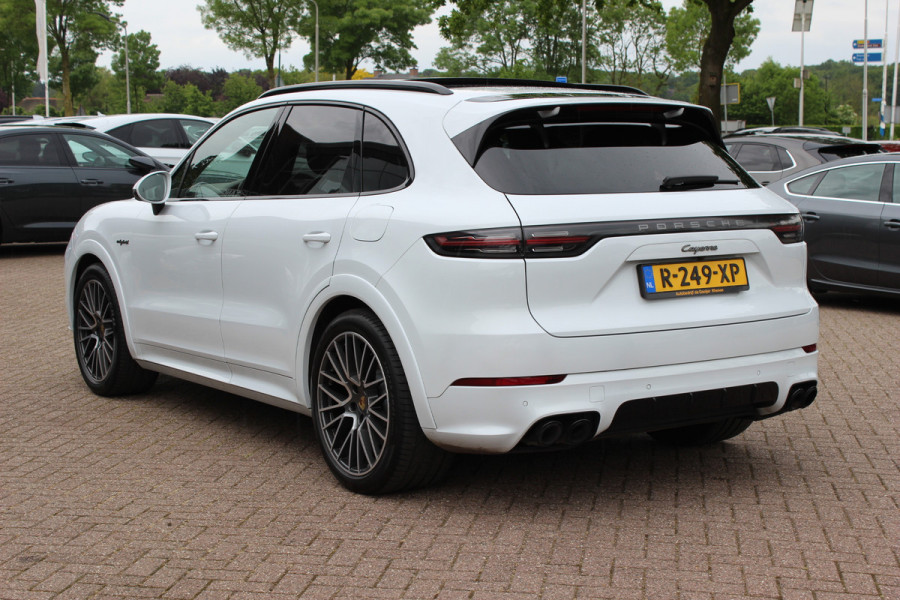 Porsche Cayenne 3.0 E-Hybrid / Trekhaak / Panoramadak / 360Camera / Luchtvering / 21'' / Bose / Sportdesign+Chrono / Leder / Stuur+Stoelverwarming / Dodehoek / DAB / Cruise Control