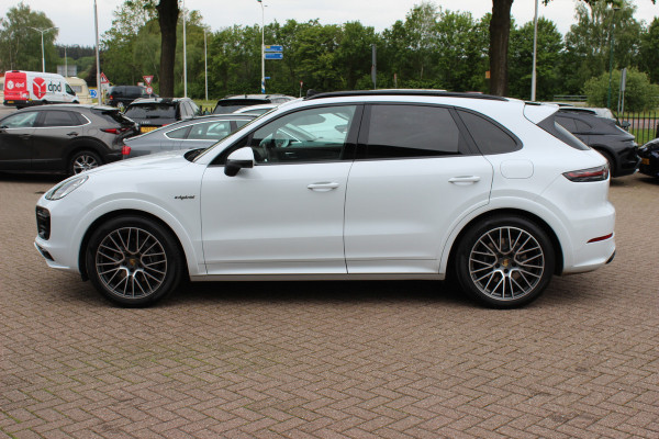 Porsche Cayenne 3.0 E-Hybrid / Trekhaak / Panoramadak / 360Camera / Luchtvering / 21'' / Bose / Sportdesign+Chrono / Leder / Stuur+Stoelverwarming / Dodehoek / DAB / Cruise Control