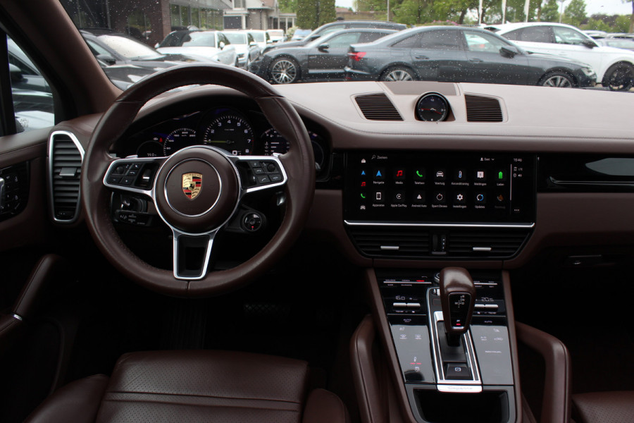 Porsche Cayenne 3.0 E-Hybrid / Trekhaak / Panoramadak / 360Camera / Luchtvering / 21'' / Bose / Sportdesign+Chrono / Leder / Stuur+Stoelverwarming / Dodehoek / DAB / Cruise Control