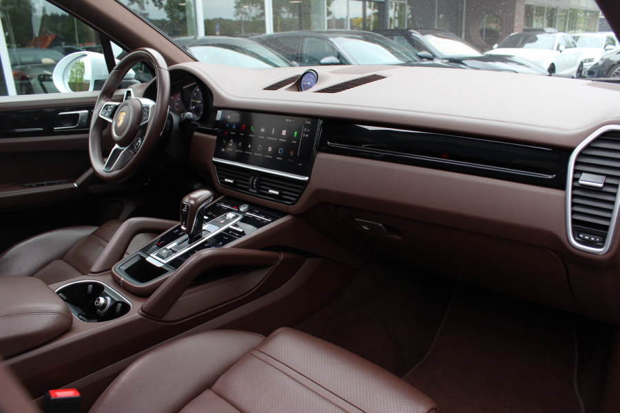 Porsche Cayenne 3.0 E-Hybrid / Trekhaak / Panoramadak / 360Camera / Luchtvering / 21'' / Bose / Sportdesign+Chrono / Leder / Stuur+Stoelverwarming / Dodehoek / DAB / Cruise Control