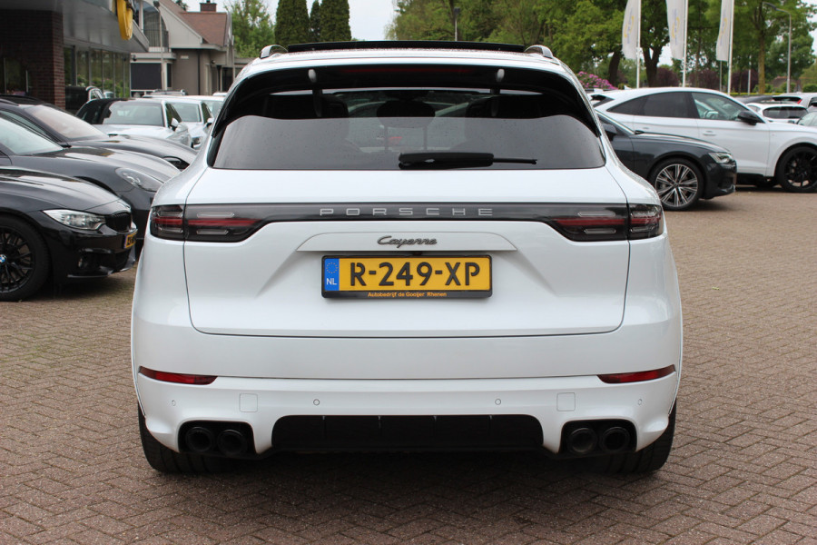 Porsche Cayenne 3.0 E-Hybrid / Trekhaak / Panoramadak / 360Camera / Luchtvering / 21'' / Bose / Sportdesign+Chrono / Leder / Stuur+Stoelverwarming / Dodehoek / DAB / Cruise Control