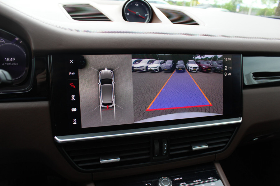 Porsche Cayenne 3.0 E-Hybrid / Trekhaak / Panoramadak / 360Camera / Luchtvering / 21'' / Bose / Sportdesign+Chrono / Leder / Stuur+Stoelverwarming / Dodehoek / DAB / Cruise Control