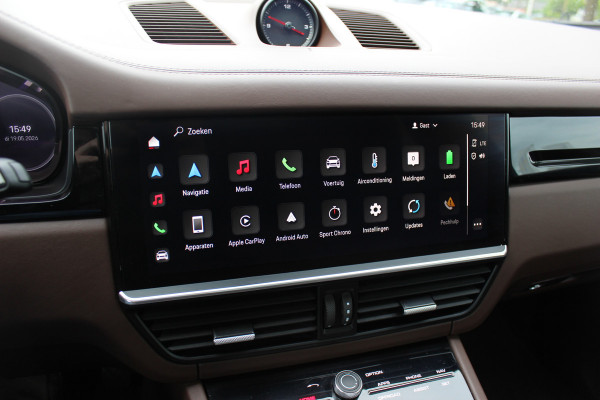 Porsche Cayenne 3.0 E-Hybrid / Trekhaak / Panoramadak / 360Camera / Luchtvering / 21'' / Bose / Sportdesign+Chrono / Leder / Stuur+Stoelverwarming / Dodehoek / DAB / Cruise Control