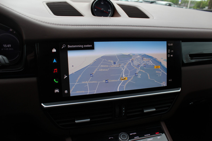 Porsche Cayenne 3.0 E-Hybrid / Trekhaak / Panoramadak / 360Camera / Luchtvering / 21'' / Bose / Sportdesign+Chrono / Leder / Stuur+Stoelverwarming / Dodehoek / DAB / Cruise Control
