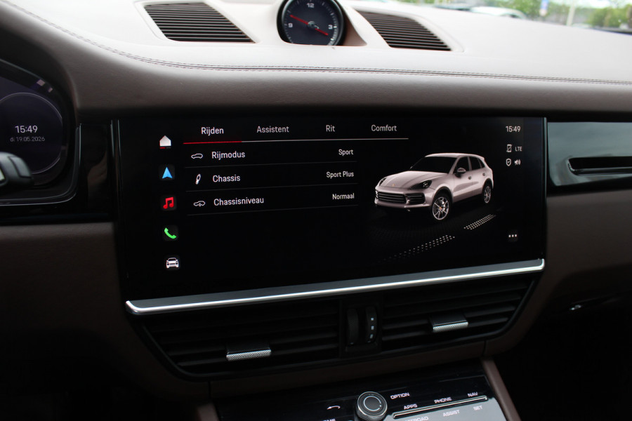 Porsche Cayenne 3.0 E-Hybrid / Trekhaak / Panoramadak / 360Camera / Luchtvering / 21'' / Bose / Sportdesign+Chrono / Leder / Stuur+Stoelverwarming / Dodehoek / DAB / Cruise Control