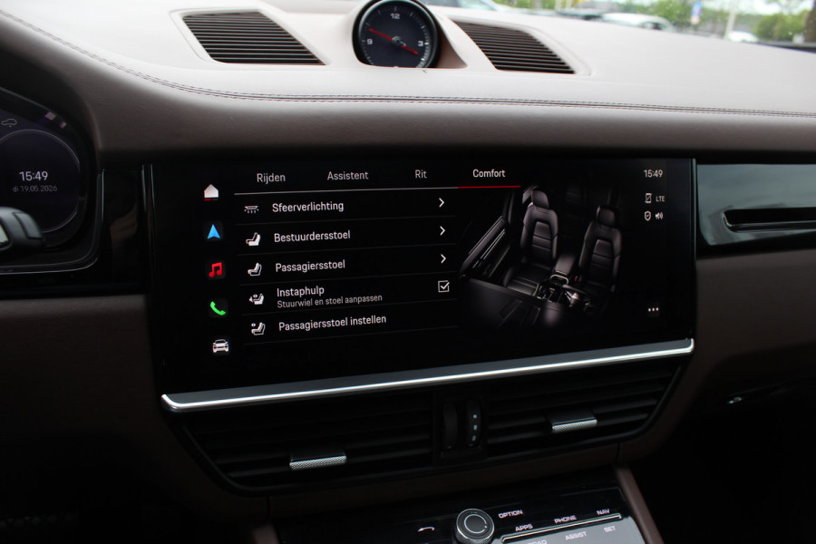 Porsche Cayenne 3.0 E-Hybrid / Trekhaak / Panoramadak / 360Camera / Luchtvering / 21'' / Bose / Sportdesign+Chrono / Leder / Stuur+Stoelverwarming / Dodehoek / DAB / Cruise Control