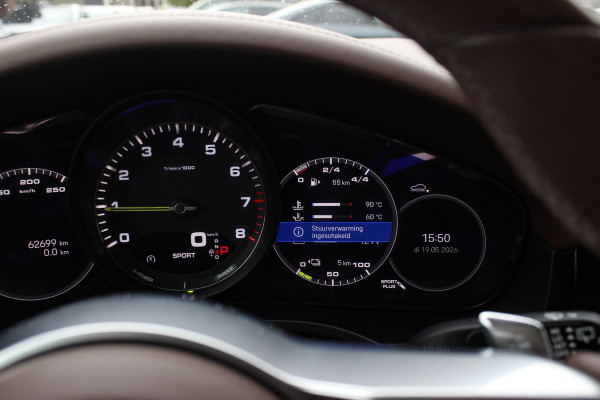 Porsche Cayenne 3.0 E-Hybrid / Trekhaak / Panoramadak / 360Camera / Luchtvering / 21'' / Bose / Sportdesign+Chrono / Leder / Stuur+Stoelverwarming / Dodehoek / DAB / Cruise Control