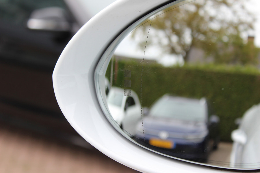 Porsche Cayenne 3.0 E-Hybrid / Trekhaak / Panoramadak / 360Camera / Luchtvering / 21'' / Bose / Sportdesign+Chrono / Leder / Stuur+Stoelverwarming / Dodehoek / DAB / Cruise Control