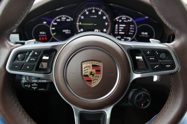 Porsche Cayenne 3.0 E-Hybrid / Trekhaak / Panoramadak / 360Camera / Luchtvering / 21'' / Bose / Sportdesign+Chrono / Leder / Stuur+Stoelverwarming / Dodehoek / DAB / Cruise Control