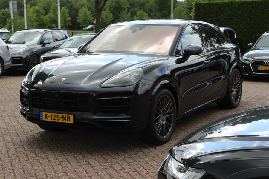 Porsche Cayenne Coupé 3.0 E-Hybrid / Trekhaak / Panoramadak / 360Camera / Head-up / Burmester / Softclose / Keyless / 21'' / Luchtvering / Nachtzicht / Carbon intr. / Sportdesign+Chrono / Stoelventilatie+Verwarming / Dodehoek