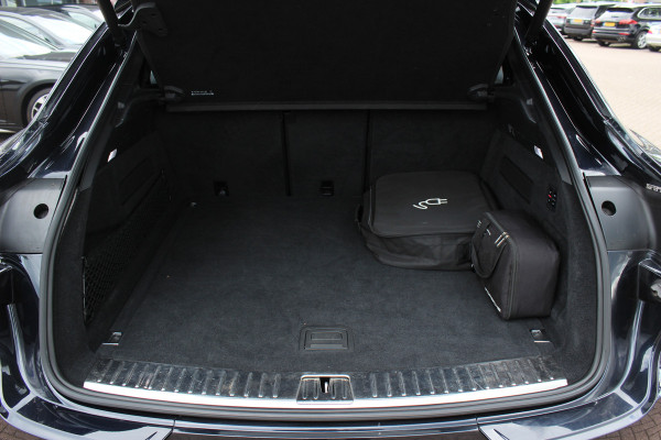 Porsche Cayenne Coupé 3.0 E-Hybrid / Trekhaak / Panoramadak / 360Camera / Head-up / Burmester / Softclose / Keyless / 21'' / Luchtvering / Nachtzicht / Carbon intr. / Sportdesign+Chrono / Stoelventilatie+Verwarming / Dodehoek