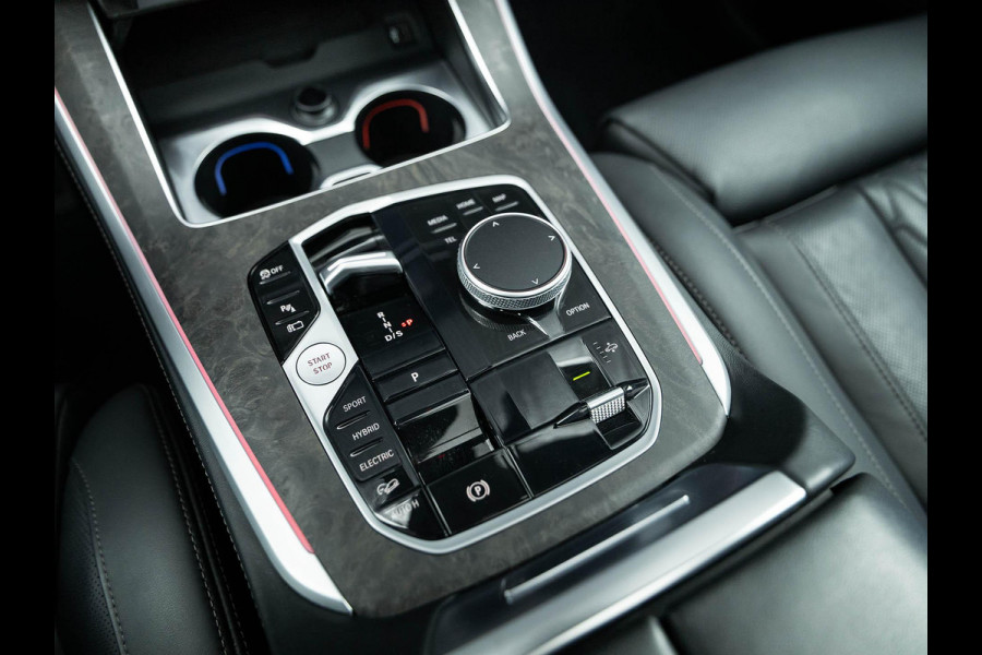 BMW X5 xDrive50e | M-Sport Pro | Trekhaak | Comfort access | Iconic glow | Panorama dak | Harman/Kardon