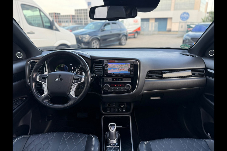 Mitsubishi Outlander 2.4 PHEV S-Edition 2019 Zwart 224pk