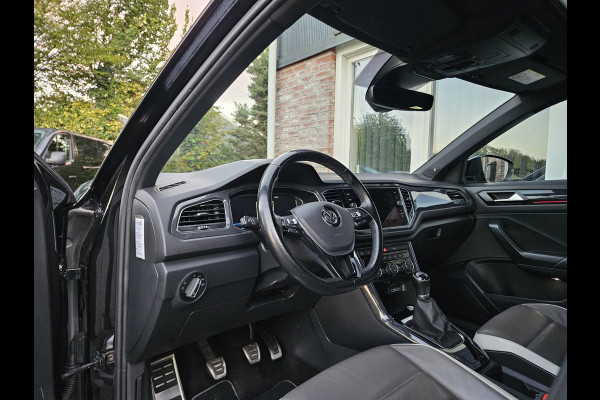 Volkswagen T-Roc 1.5 TSI Sport Trekhaak! Panorama/Schuifak! Carplay! Mooie/Nette Auto! NAP! LED! Leer!