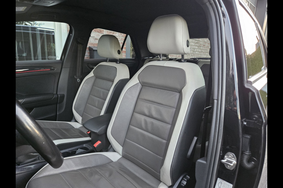 Volkswagen T-Roc 1.5 TSI Sport Trekhaak! Panorama/Schuifak! Carplay! Mooie/Nette Auto! NAP! LED! Leer!