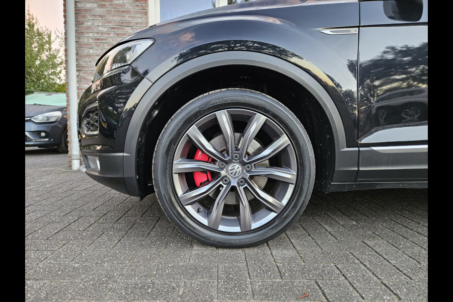 Volkswagen T-Roc 1.5 TSI Sport Trekhaak! Panorama/Schuifak! Carplay! Mooie/Nette Auto! NAP! LED! Leer!
