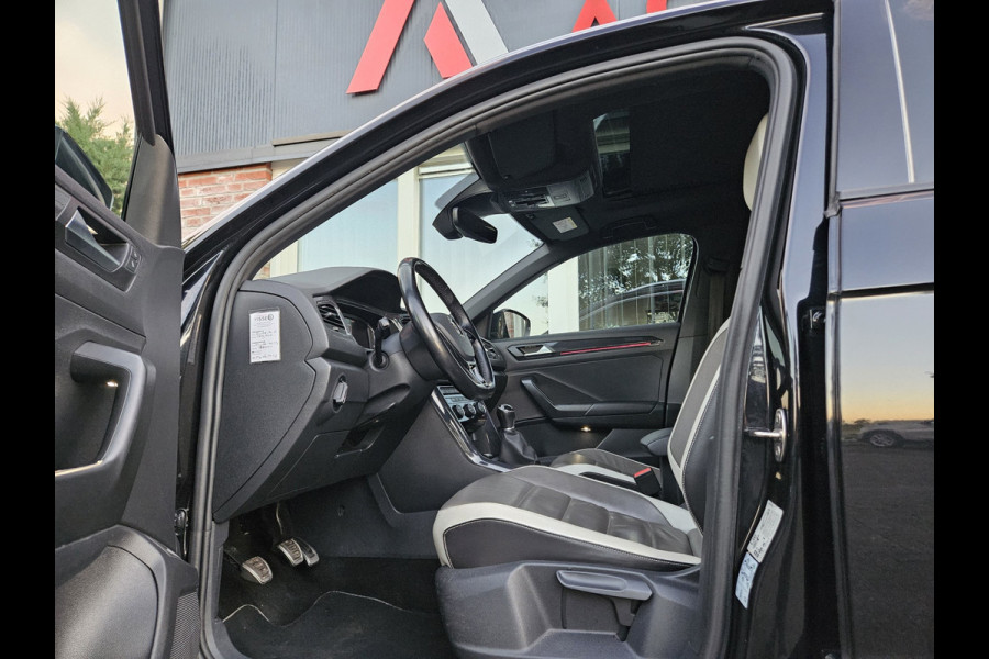 Volkswagen T-Roc 1.5 TSI Sport Trekhaak! Panorama/Schuifak! Carplay! Mooie/Nette Auto! NAP! LED! Leer!