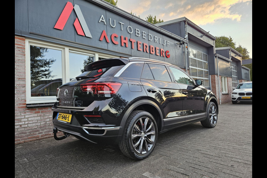 Volkswagen T-Roc 1.5 TSI Sport Trekhaak! Panorama/Schuifak! Carplay! Mooie/Nette Auto! NAP! LED! Leer!