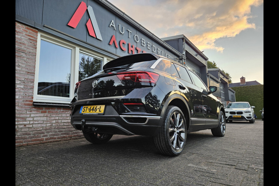 Volkswagen T-Roc 1.5 TSI Sport Trekhaak! Panorama/Schuifak! Carplay! Mooie/Nette Auto! NAP! LED! Leer!