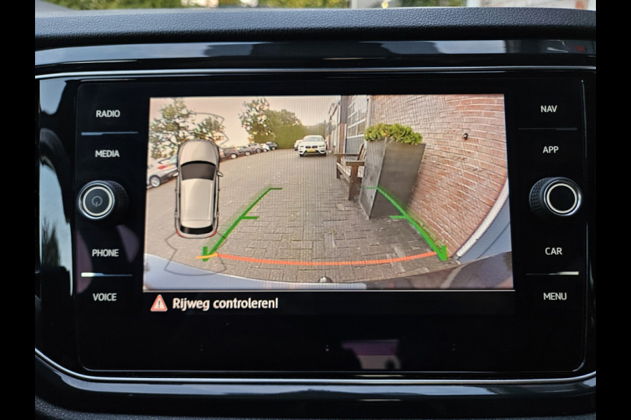Volkswagen T-Roc 1.5 TSI Sport Trekhaak! Panorama/Schuifak! Carplay! Mooie/Nette Auto! NAP! LED! Leer!