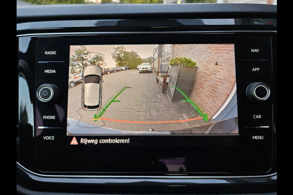 Volkswagen T-Roc 1.5 TSI Sport Trekhaak! Panorama/Schuifak! Carplay! Mooie/Nette Auto! NAP! LED! Leer!