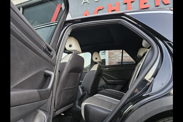 Volkswagen T-Roc 1.5 TSI Sport Trekhaak! Panorama/Schuifak! Carplay! Mooie/Nette Auto! NAP! LED! Leer!