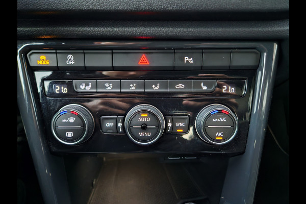 Volkswagen T-Roc 1.5 TSI Sport Trekhaak! Panorama/Schuifak! Carplay! Mooie/Nette Auto! NAP! LED! Leer!