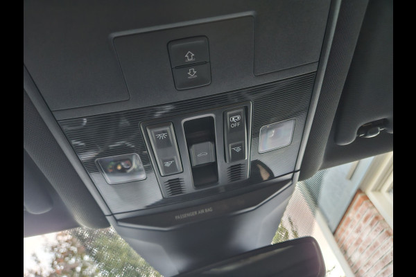 Volkswagen T-Roc 1.5 TSI Sport Trekhaak! Panorama/Schuifak! Carplay! Mooie/Nette Auto! NAP! LED! Leer!