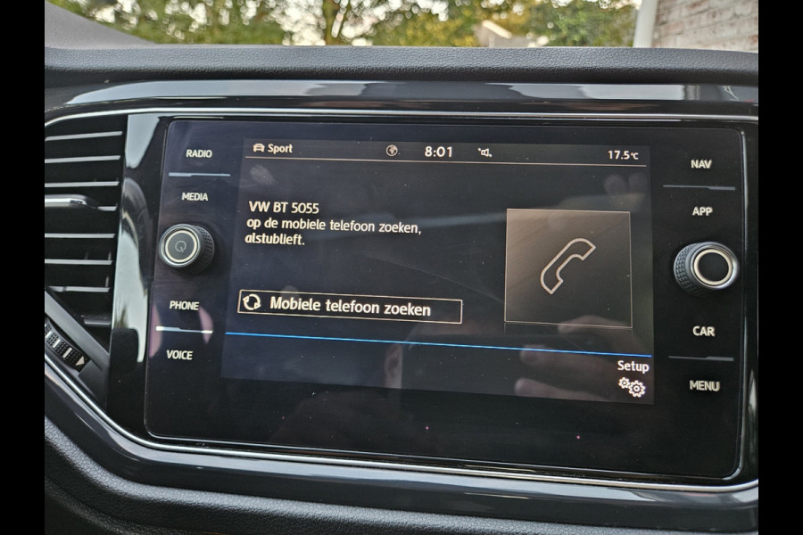 Volkswagen T-Roc 1.5 TSI Sport Trekhaak! Panorama/Schuifak! Carplay! Mooie/Nette Auto! NAP! LED! Leer!