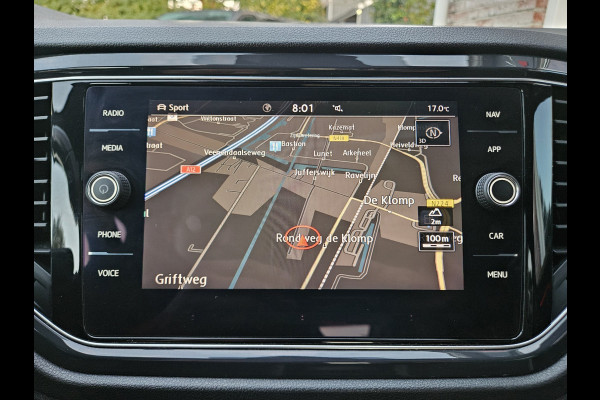Volkswagen T-Roc 1.5 TSI Sport Trekhaak! Panorama/Schuifak! Carplay! Mooie/Nette Auto! NAP! LED! Leer!