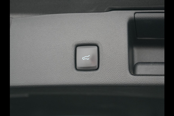 Ford Kuga 2.5 PHEV ST-Line X 225pk Dealer O.H. | SOH 89,8% | Trekhaak Af Fabriek | Panodak | Adaptive Cruise | Head Up | 360 Camera | Bang & Olufsen Audio | Alcantara Sportstoelen & Stuur Verwarmd | Keyless | BLIS | Apple Carplay | 20"L.M | Plug In Hybrid |