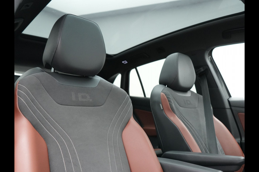 Volkswagen ID.4 Tech 77 kWh 204pk Dealer O.H. | Panodak | Adaptive Cruise | Head Up | 360 Camera | Warmtepomp | IQ Light | Alcantara Sportstoelen Memory & Massage | Stoelen & Stuur Verwarmd | Sfeerverlichting | Keyless | BLIS | 20"L.M |