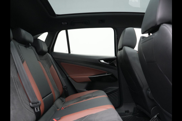 Volkswagen ID.4 Tech 77 kWh 204pk Dealer O.H. | Panodak | Adaptive Cruise | Head Up | 360 Camera | Warmtepomp | IQ Light | Alcantara Sportstoelen Memory & Massage | Stoelen & Stuur Verwarmd | Sfeerverlichting | Keyless | BLIS | 20"L.M |