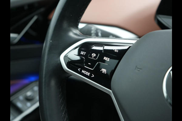 Volkswagen ID.4 Tech 77 kWh 204pk Dealer O.H. | Panodak | Adaptive Cruise | Head Up | 360 Camera | Warmtepomp | IQ Light | Alcantara Sportstoelen Memory & Massage | Stoelen & Stuur Verwarmd | Sfeerverlichting | Keyless | BLIS | 20"L.M |