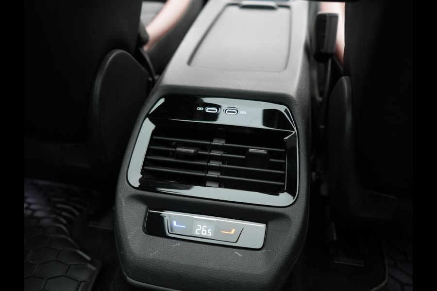 Volkswagen ID.4 Tech 77 kWh 204pk Dealer O.H. | Panodak | Adaptive Cruise | Head Up | 360 Camera | Warmtepomp | IQ Light | Alcantara Sportstoelen Memory & Massage | Stoelen & Stuur Verwarmd | Sfeerverlichting | Keyless | BLIS | 20"L.M |
