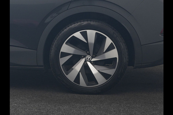 Volkswagen ID.4 Tech 77 kWh 204pk Dealer O.H. | Panodak | Adaptive Cruise | Head Up | 360 Camera | Warmtepomp | IQ Light | Alcantara Sportstoelen Memory & Massage | Stoelen & Stuur Verwarmd | Sfeerverlichting | Keyless | BLIS | 20"L.M |