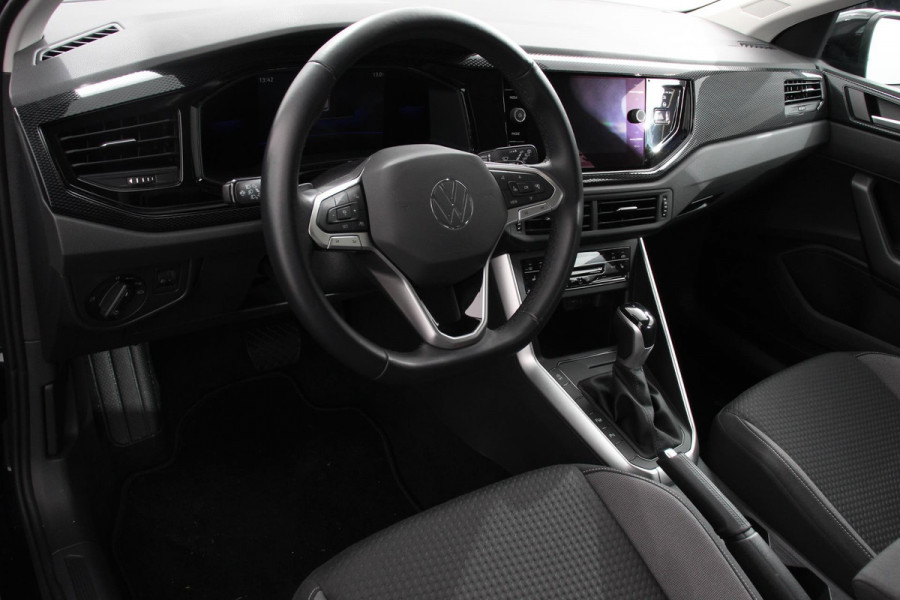 Volkswagen Taigo 1.0 TSI 110pk Automaat Life Navigatie Apple Carplay/Android Auto Wireless Adaptive Cruise Control Parkeersensoren Camera Blind Spot Assist Park Assist Afneembare trekhaak Stoelverwarming Virtual Cockpit Ledverlichting Climatronic