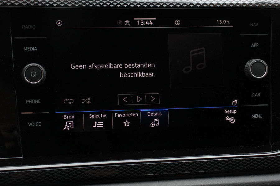 Volkswagen Taigo 1.0 TSI 110pk Automaat Life Navigatie Apple Carplay/Android Auto Wireless Adaptive Cruise Control Parkeersensoren Camera Blind Spot Assist Park Assist Afneembare trekhaak Stoelverwarming Virtual Cockpit Ledverlichting Climatronic