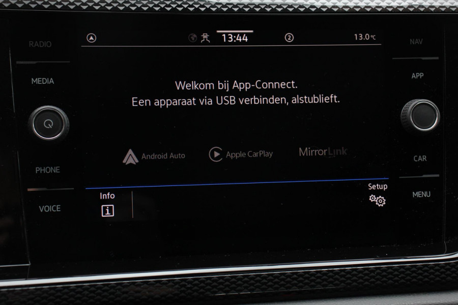 Volkswagen Taigo 1.0 TSI 110pk Automaat Life Navigatie Apple Carplay/Android Auto Wireless Adaptive Cruise Control Parkeersensoren Camera Blind Spot Assist Park Assist Afneembare trekhaak Stoelverwarming Virtual Cockpit Ledverlichting Climatronic