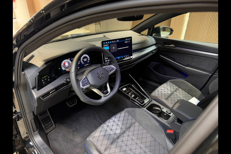 Volkswagen Golf 1.5 eTSI R-Line Edition|Pano|Matrix|Keyless|360|Sfeerverlichting|