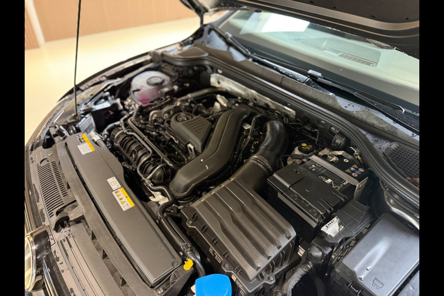 Volkswagen Golf 1.5 eTSI R-Line Edition|Pano|Matrix|Keyless|360|Sfeerverlichting|