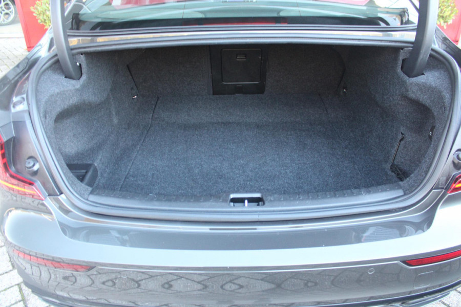 Volvo S60 2.0 B5 250PK AUTOMAAT R-DESIGN 20'' | PANORAMISCH SCHUIF/KANTELDAK | PREMIUM AUDIO BY HARMAN KARDON | 20" 5-TRIPPLE SPAAKS BLACK/DIAMAND CUT LICHTMETALEN VELGEN | BLINDSPOT INFOMATION SYSTEM (BLIS) | VERWARMDE VOORRUIT |VERWARMDE AQUABLADE RUITENWISSERBLADEN | PILOT ASSIST | APPLE CARPLAY / ANDROID AUTO | DODEHOEKDETECTIE |  ADAPTIEVE CRUISECONTROL | R-DESIGN BEKLEDING MET NAPPA LEDER I.C.M. OPEN GRID TEXTIEL | ELEKTRISCH VERSTELBARE CONTOUR STOELEN (SPORTSTOELEN) MET GEHEUGEN OP BEIDE VOORSTOELEN (POWERSEATS) |VERWARMDE VOORSTOELEN EN ACHTERBANK | VERWARMD STUURWIEL |