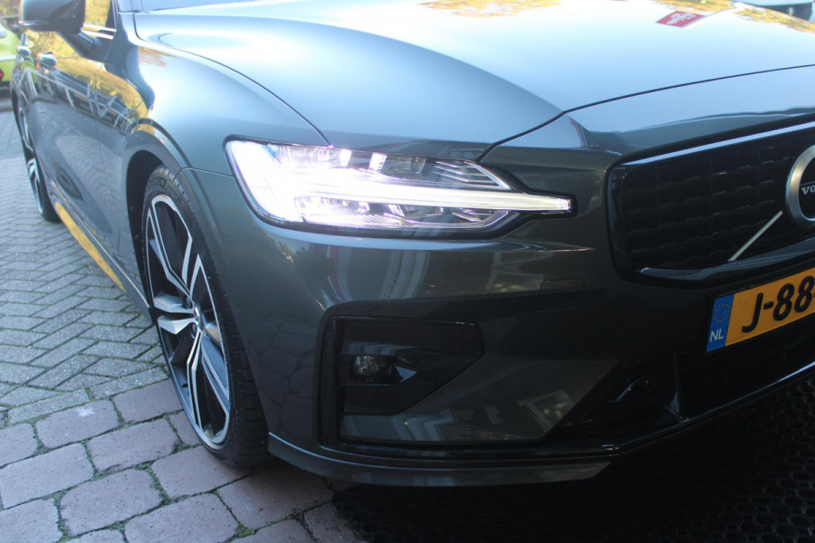 Volvo S60 2.0 B5 250PK AUTOMAAT R-DESIGN 20'' | PANORAMISCH SCHUIF/KANTELDAK | PREMIUM AUDIO BY HARMAN KARDON | 20" 5-TRIPPLE SPAAKS BLACK/DIAMAND CUT LICHTMETALEN VELGEN | BLINDSPOT INFOMATION SYSTEM (BLIS) | VERWARMDE VOORRUIT |VERWARMDE AQUABLADE RUITENWISSERBLADEN | PILOT ASSIST | APPLE CARPLAY / ANDROID AUTO | DODEHOEKDETECTIE |  ADAPTIEVE CRUISECONTROL | R-DESIGN BEKLEDING MET NAPPA LEDER I.C.M. OPEN GRID TEXTIEL | ELEKTRISCH VERSTELBARE CONTOUR STOELEN (SPORTSTOELEN) MET GEHEUGEN OP BEIDE VOORSTOELEN (POWERSEATS) |VERWARMDE VOORSTOELEN EN ACHTERBANK | VERWARMD STUURWIEL |